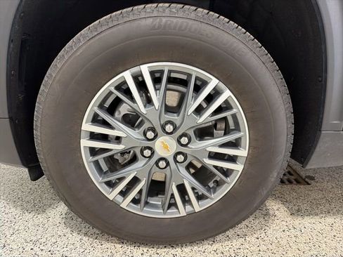 Used 2025 Chevrolet Traverse LT w/ Driver Confidence Package image 33