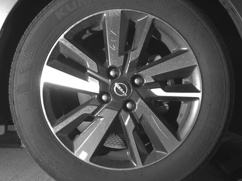 Used 2025 Nissan Versa SV image 10