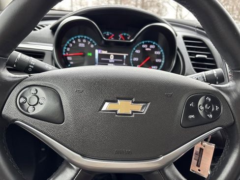 Used 2016 Chevrolet Impala LT w/ Convenience Package image 21
