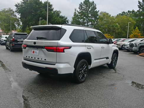 Used 2024 Toyota Sequoia Platinum AWD/4WD image 4