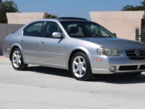 Used 2003 Nissan Maxima SE FWD image 2