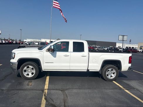 Used 2017 GMC Sierra 1500 SLE w/ SLE Value Package AWD/4WD image 2