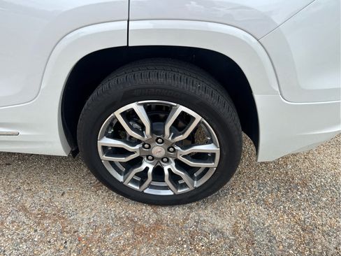 Used 2022 GMC Terrain Denali w/ Denali Premium Package AWD/4WD image 17