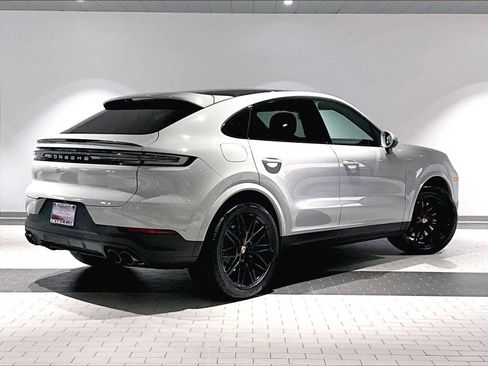 Used 2025 Porsche Cayenne Coupe image 10