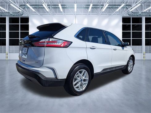 Used 2022 Ford Edge SEL image 3