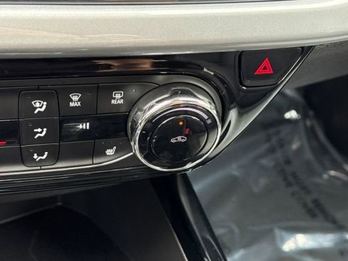 Used 2025 Chevrolet Trax LT w/ Driver Confidence Package image 30