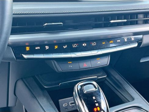 Used 2024 Cadillac XT4 Premium Luxury w/ Technology Package FWD image 16