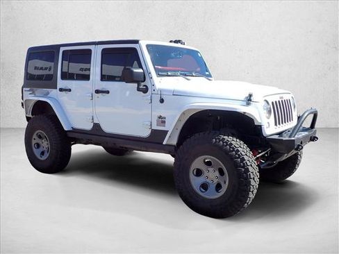 Used 2017 Jeep Wrangler Unlimited Sahara AWD/4WD image 6