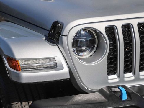 Used 2023 Jeep Wrangler Unlimited Sahara w/ Cold Weather Group AWD/4WD image 5