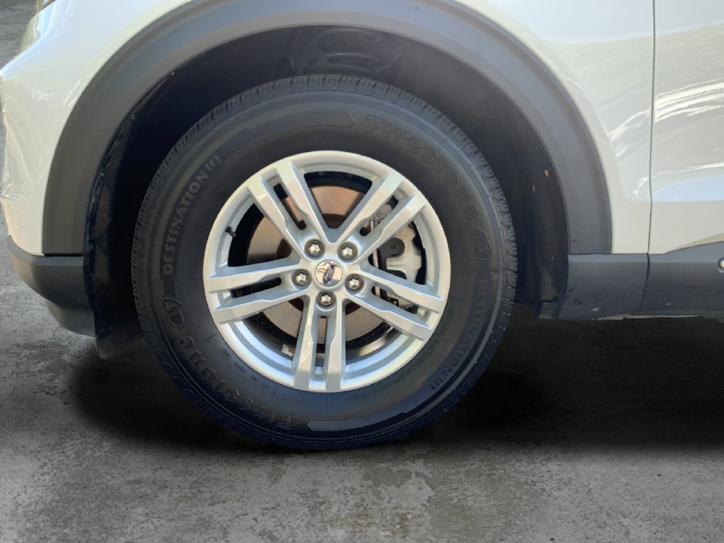 Used 2024 Ford Explorer XLT w/ Equipment Group 202A RWD image 46