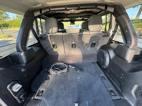 Used 2024 Jeep Wrangler Unlimited AWD/4WD image 15
