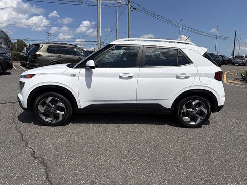 Used 2023 Hyundai Venue SEL w/ Cargo Package FWD image 11