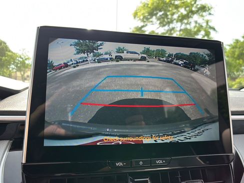 Used 2025 Toyota Corolla SE w/ SE Premium Package FWD image 34