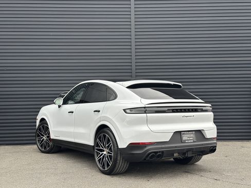 Certified 2025 Porsche Cayenne S image 3
