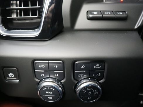 Used 2025 GMC Sierra 3500 Denali Ultimate image 23