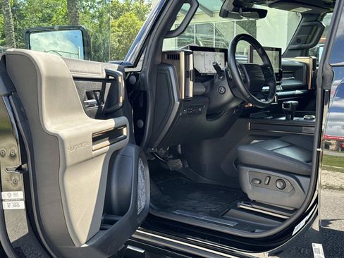 Used 2025 GMC Hummer EV 3X w/ LPO, Roof Cross Rail Package AWD/4WD image 13