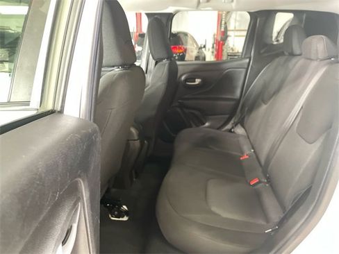 Certified 2023 Jeep Renegade Latitude image 22