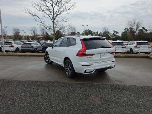 Used 2025 Volvo XC60 B5 Core w/ Climate Package image 2