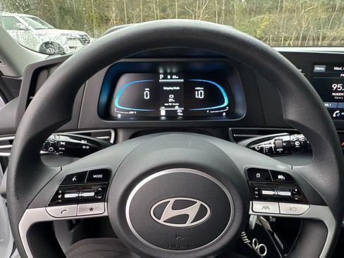 New 2026 Hyundai Elantra SE FWD image 16