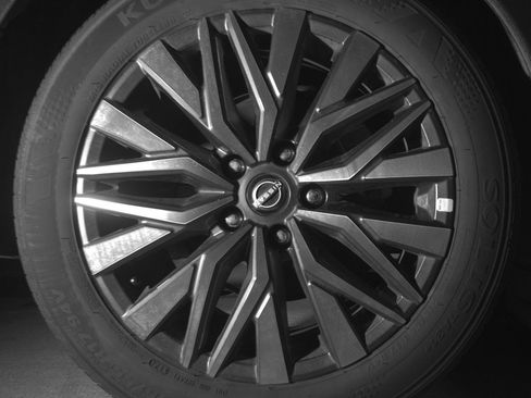 Used 2025 Nissan Altima 2.5 SV FWD image 15