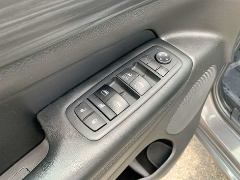 Used 2019 Jeep Grand Cherokee Altitude AWD/4WD image 24