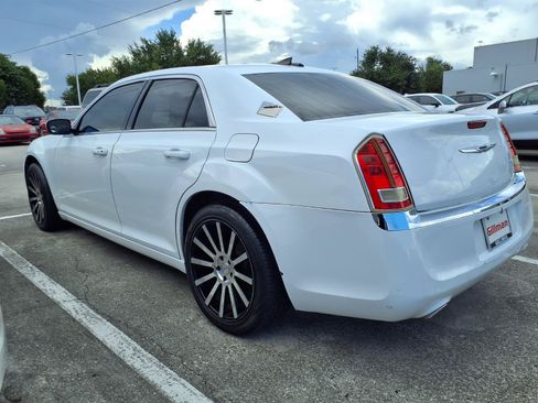 Used 2012 Chrysler 300 RWD image 3