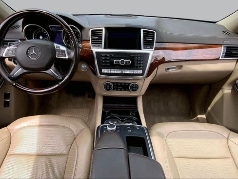 Used 2014 Mercedes-Benz GL 550 4MATIC image 16