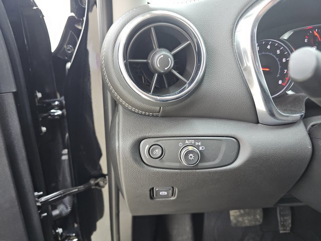 Used 2025 Chevrolet Blazer LT w/ Convenience Package FWD image 27