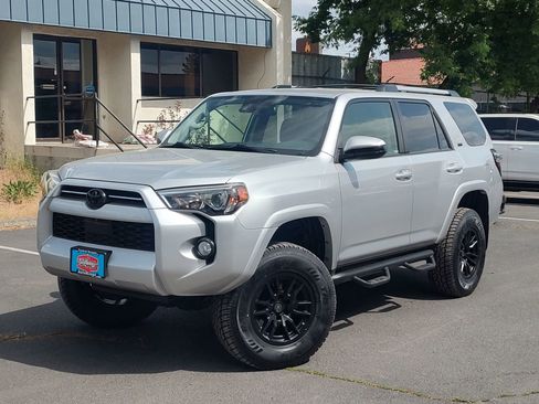 Used 2020 Toyota 4Runner SR5 image 1