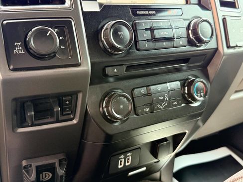 Used 2018 Ford F250 XLT w/ XLT Value Package image 28