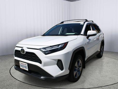 Used 2025 Toyota RAV4 XLE w/ Convenience Package AWD/4WD image 3