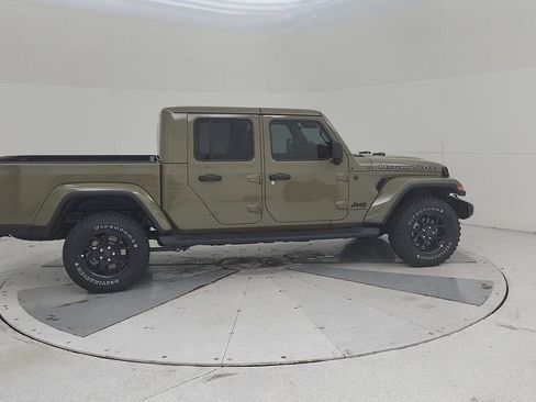 New 2025 Jeep Gladiator Sport image 17