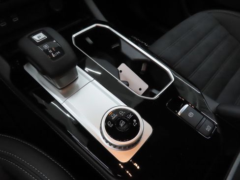 New 2026 Mitsubishi Outlander LE FWD image 16