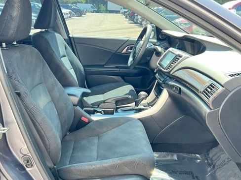 Used 2017 Honda Accord EX image 15