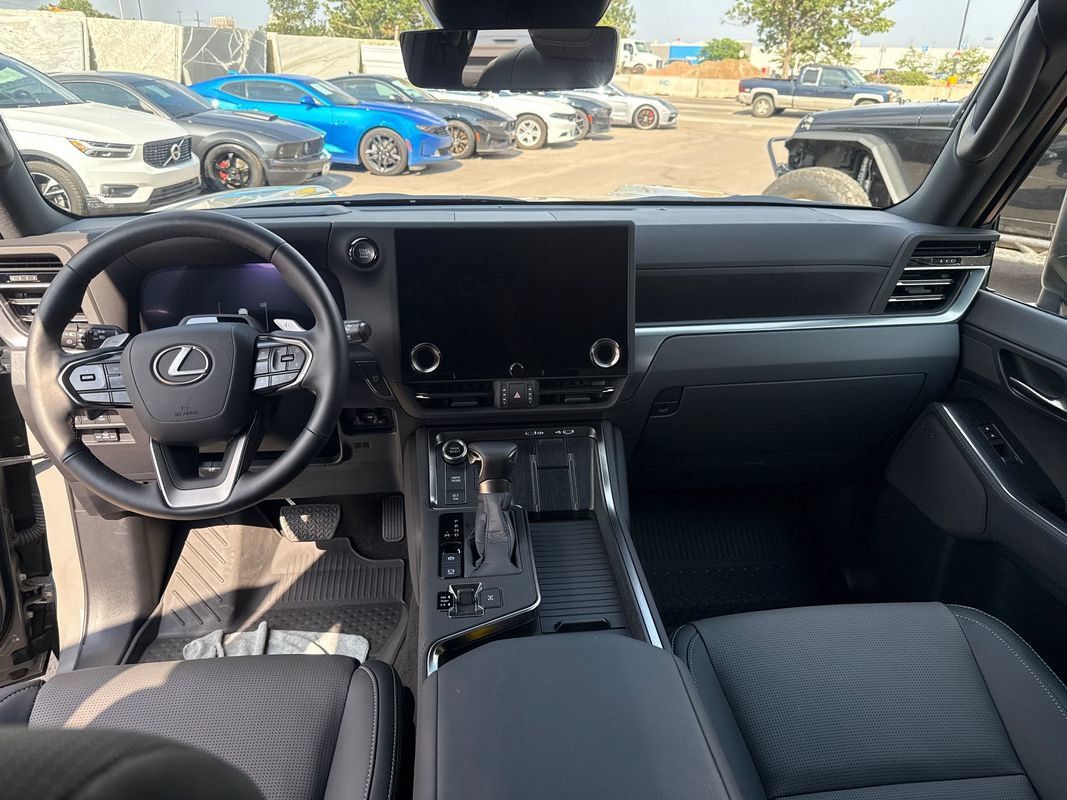 Used 2026 Lexus GX 550 w/ Accessory Package (2T) AWD/4WD image 19