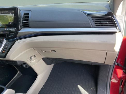 Certified 2024 Honda Odyssey Touring image 17