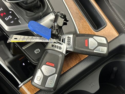 Used 2023 Audi Q5 2.0T Premium w/ Convenience Package image 23