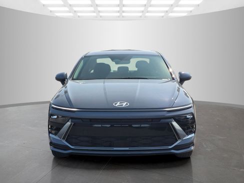New 2025 Hyundai Sonata SEL image 2