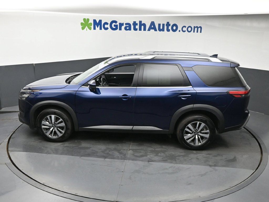Used 2025 Nissan Pathfinder SL AWD/4WD image 24