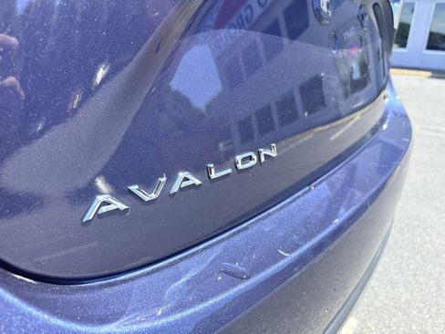 Used 2017 Toyota Avalon Limited w/ Carpet Mat Package FWD image 10
