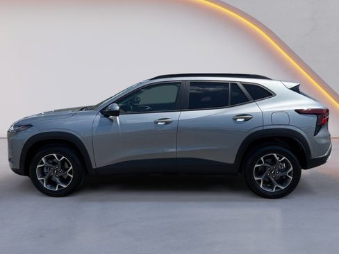 Used 2024 Chevrolet Trax LT w/ Driver Confidence Package FWD image 6
