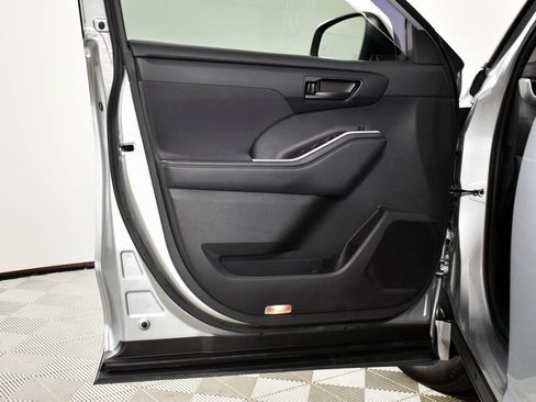 Certified 2022 Toyota Highlander LE image 16