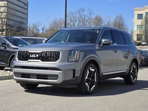 Used 2023 Kia Telluride EX w/ EX Captain's Chair Package image 22