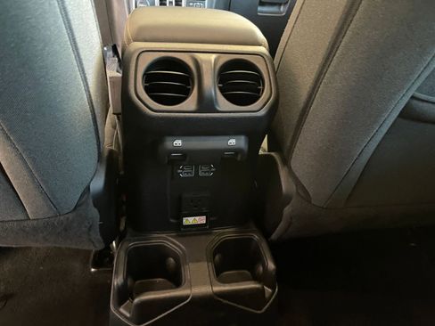 Used 2025 Jeep Wrangler Sahara image 23