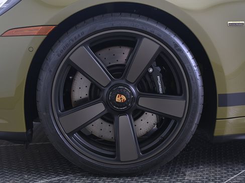 Used 2026 Porsche 911 Carrera GTS RWD image 16