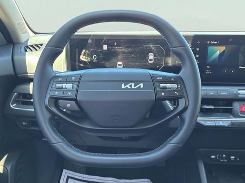 Certified 2025 Kia K4 EX image 28