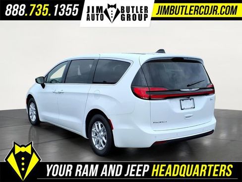 New 2026 Chrysler Pacifica Select image 4