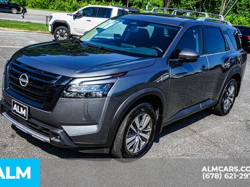 Used 2025 Nissan Pathfinder SL w/ Black Appearance Package FWD image 14