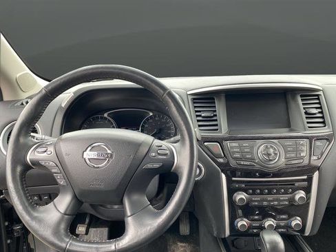 Used 2019 Nissan Pathfinder SL image 14