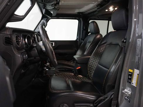 Used 2023 Jeep Gladiator Overland image 12